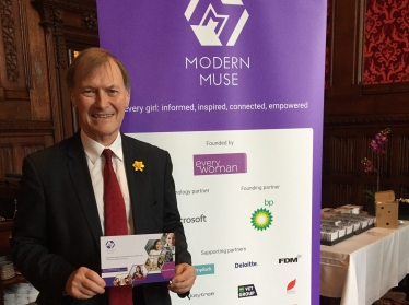 Sir David supports Modern Muse